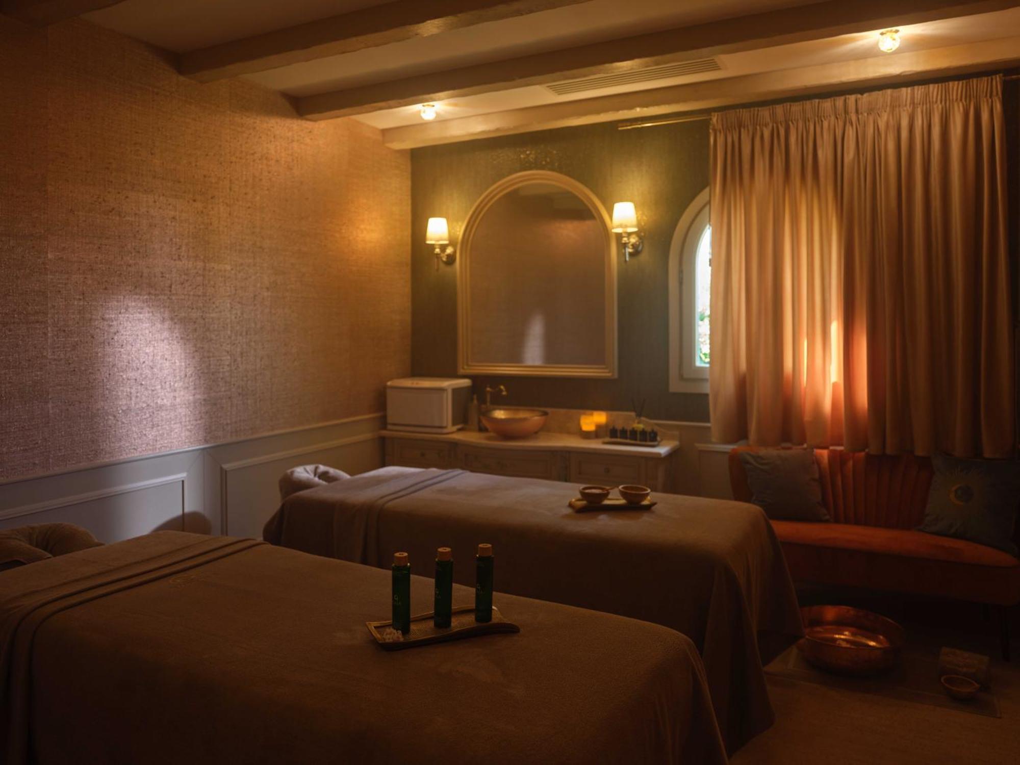Casa Timis - Wellness & Spa Resort Chitorani Ngoại thất bức ảnh A treatment room at the spa