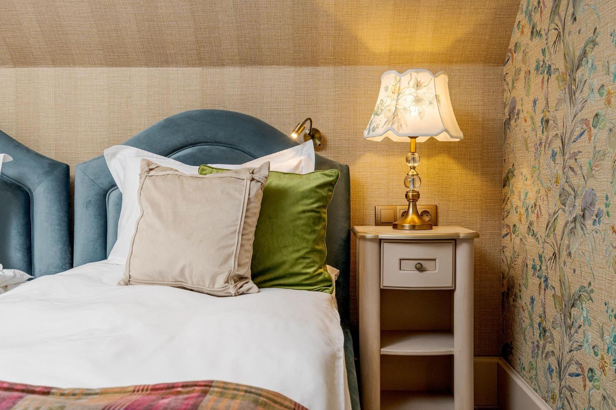 Casa Timis - Wellness & Spa Resort Chitorani Ngoại thất bức ảnh A bedside table